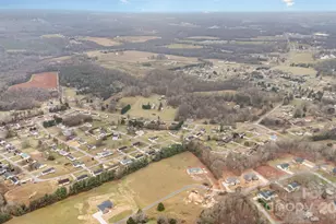 2107 Jenkins Printing Dr, Newton, NC 28658 - Photo 2