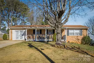 102 Page St, Morganton, NC 28655 - Photo 2