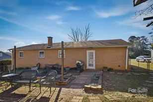 102 Page St, Morganton, NC 28655 - Photo 6