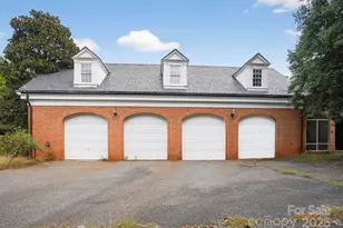 1486 Knolls Dr, Newton, NC 28658 - Photo 2