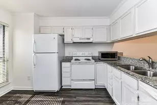 11020 Carmel Crossing Rd, Charlotte, NC 28226 - Photo 8