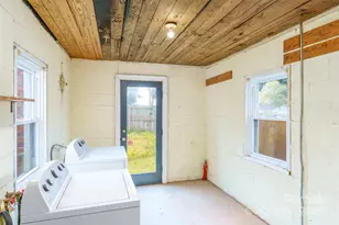 315 W Blakeney St, Pageland, SC 29728 - Photo 14