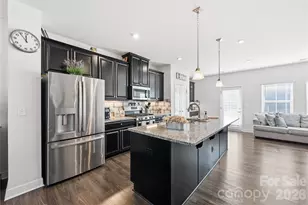 1172 Ashbury St, Charlotte, NC 28216 - Photo 14