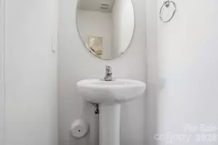 8012 Clairwood Dr, Charlotte, NC 28269 - Photo 20