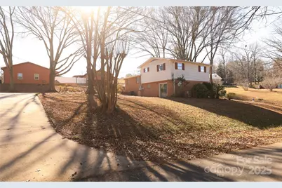 1521 19th Street SW, Hickory, NC 28602 - Photo 4