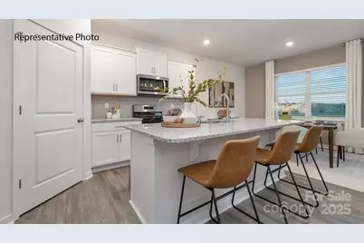 635 13th Avenue Drive NE, Hickory, NC 28601 - Photo 2