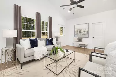 319 E Glendale Avenue, Mount Holly, NC 28120 - Photo 2