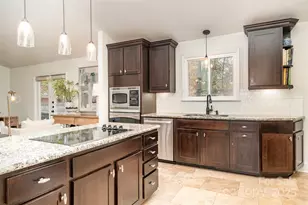 1018 Shady Bluff Dr, Charlotte, NC 28211 - Photo 12