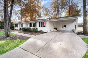 1018 Shady Bluff Dr, Charlotte, NC 28211 - Photo 2