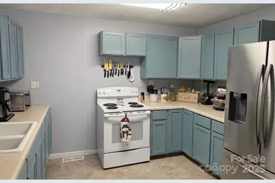 220 E Catawba Avenue, Mount Holly, NC 28120 - Photo 10