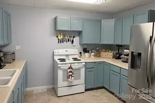 220 E Catawba Ave, Mount Holly, NC 28120 - Photo 10