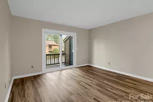 520 Courtwood Ln, Hendersonville, NC 28739 - Photo 4