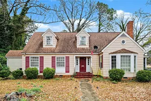 109 S Austin St, Maxton, NC 28364 - Photo 1