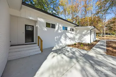 8625 Cedarbrook Drive, Charlotte, NC 28215 - Photo 4