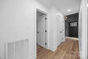 8625 Cedarbrook Dr, Charlotte, NC 28215 - Photo 22