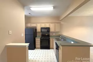 1515 Sylvia Ct, Charlotte, NC 28205 - Photo 2