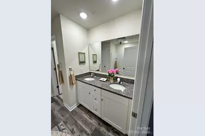 586 30th Avenue Circle NE, Hickory, NC 28601 - Photo 6