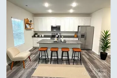 586 30th Avenue Circle NE, Hickory, NC 28601 - Photo 2