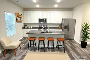 586 30th Ave Cir NE, Hickory, NC 28601 - Photo 2