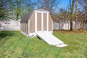 110 Pinellas St, Hendersonville, NC 28791 - Photo 34