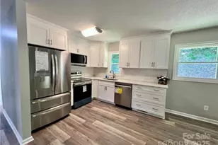 276 Country Club Rd, Wilkesboro, NC 28697 - Photo 2