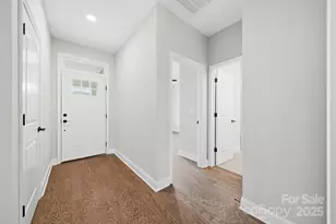 835A Wynnshire Dr, Hickory, NC 28601 - Photo 2