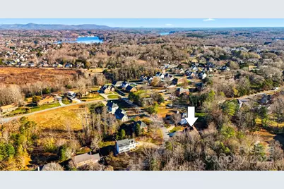 133 37th Avenue Place NW, Hickory, NC 28601 - Photo 2