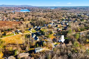 133 37th Ave Pl NW, Hickory, NC 28601 - Photo 2