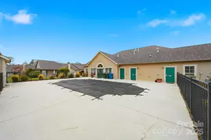 831B Wynnshire Dr, Hickory, NC 28601 - Photo 40