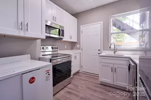 217 Circle Ave, Charlotte, NC 28207 - Photo 6