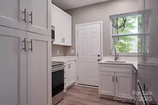 217 Circle Ave, Charlotte, NC 28207 - Photo 18
