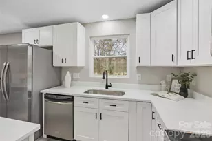 824 Kentberry Dr, Charlotte, NC 28214 - Photo 10