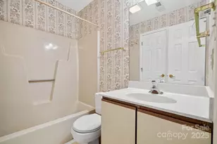 2604 Vineyard Blvd, Asheville, NC 28805 - Photo 16