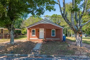 728 21st St SW, Hickory, NC 28602 - Photo 2