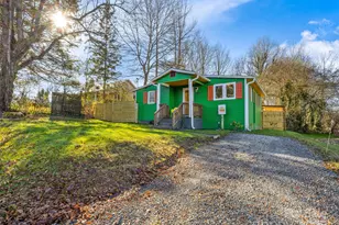 221 Oakdale St, Brevard, NC 28712 - Photo 2