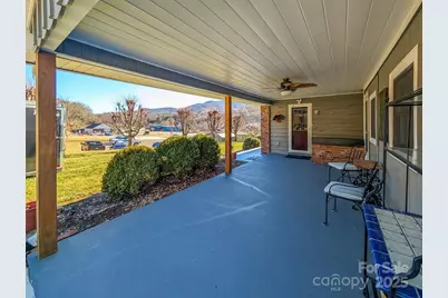 39 Hawthorne Lane, Burnsville, NC 28714 - Photo 4