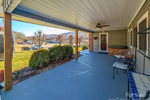 39 Hawthorne Ln, Burnsville, NC 28714 - Photo 4