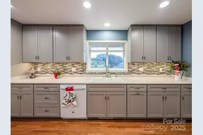 39 Hawthorne Lane, Burnsville, NC 28714 - Photo 8