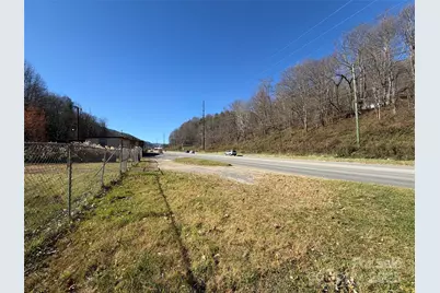 2843 Dellwood Road, Waynesville, NC 28786 - Photo 2