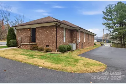 824 Lower Creek Drive NE, Lenoir, NC 28645 - Photo 6