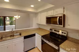 7825 Renaissance Ct, Charlotte, NC 28226 - Photo 2