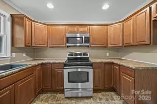 1158 Sunset Ct, Conover, NC 28613 - Photo 12