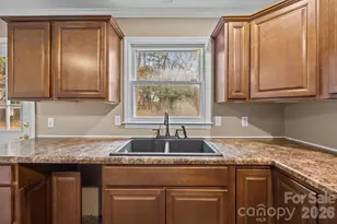 1158 Sunset Ct, Conover, NC 28613 - Photo 10