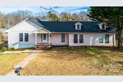 1604 4th Street NE, Hickory, NC 28601 - Photo 1