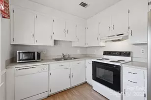 9901 Arbor Dale Ave, Charlotte, NC 28215 - Photo 6