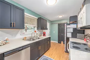 2746 Turnpike Rd, Horse Shoe, NC 28742 - Photo 10