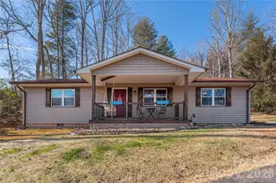 2746 Turnpike Rd, Horse Shoe, NC 28742 - Photo 2