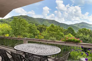 37 Enclave Dr, Waynesville, NC 28786 - Photo 2