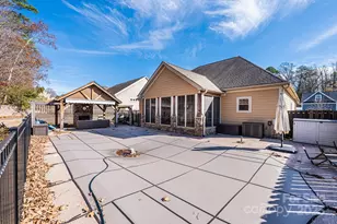 3911 13th St NE, Hickory, NC 28601 - Photo 10