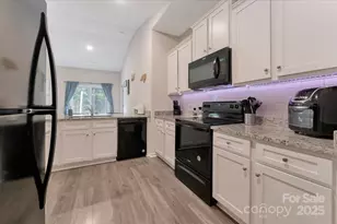 7332 Amberly Hills Rd, Charlotte, NC 28215 - Photo 8